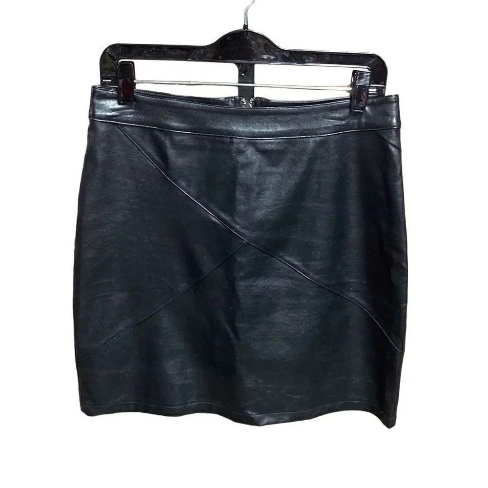 Guanny Black Faux Leather Mini Skirt Size Medium